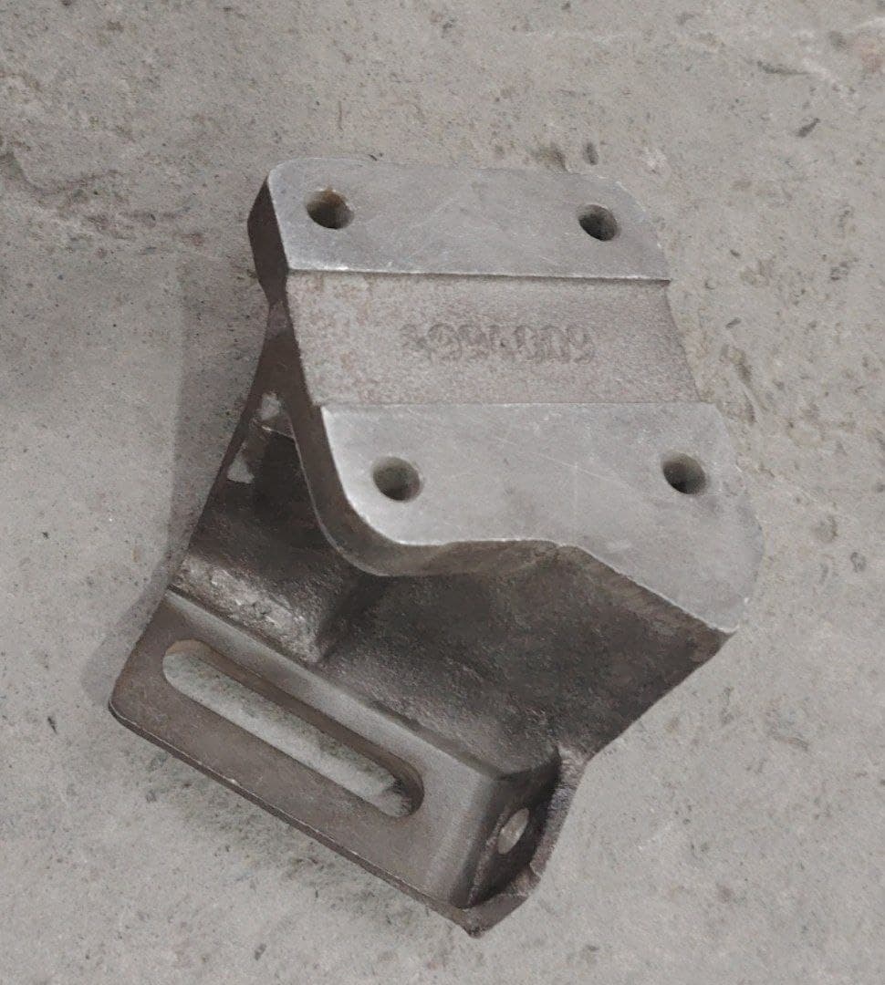 Dvigatel mahkamlash kronshteyni 4994009 CUMMINS - 2
