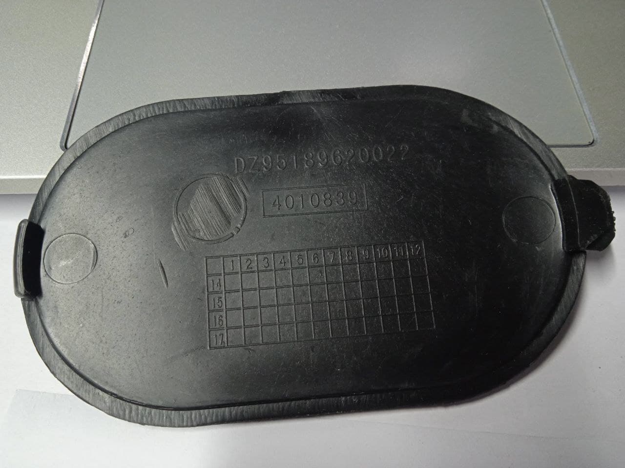 Old bamper tiqini (oval) DZ95189620022 SHACMAN F3000 - 2